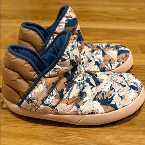The North Face Thermoball Booties for Women Size 6 in Pink, Navy & Tan